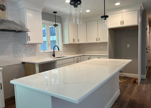 Property at 6 Oak Run, Berkley, MA 02779, 3 beds, 2.5 baths