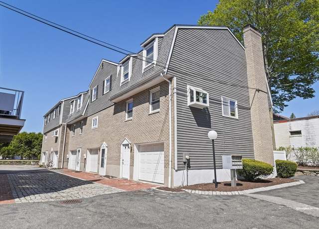Property at 7 Circuit Ln #7, Watertown, MA 02472, 2 beds, 1.5 baths