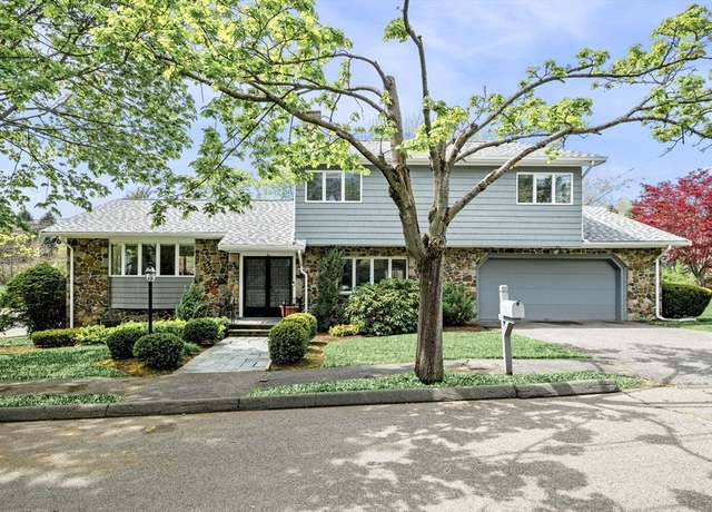 Property at 2 Victoria Ln, Marblehead, MA 01945, 4 beds, 2.5 baths
