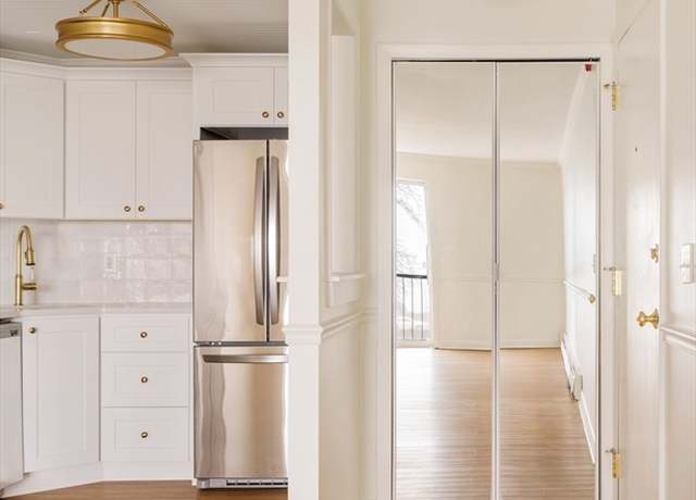 Property at 44 Lexington Ave #5, Gloucester, MA 01930, 2 beds, 1 bath