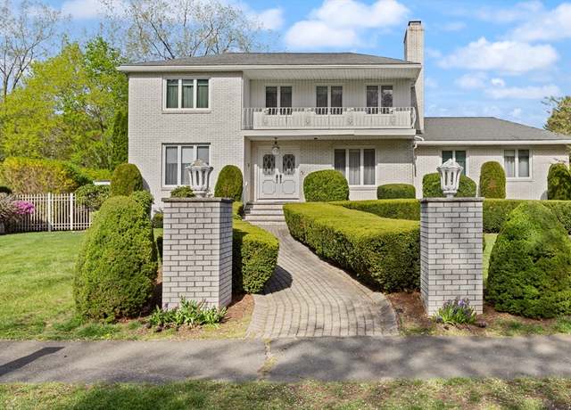Property at 34 Coolidge Rd, Winchester, MA 01890, 4 beds, 3.5 baths