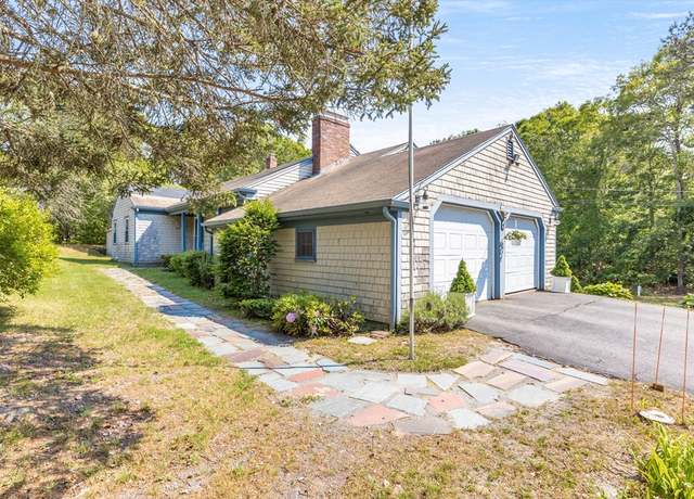 Property at 240 Braggs Ln, Barnstable, MA 02630, 4 beds, 3.5 baths