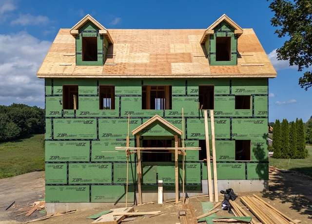Property at 100 King St, Groveland, MA 01834, 4 beds, 2.5 baths