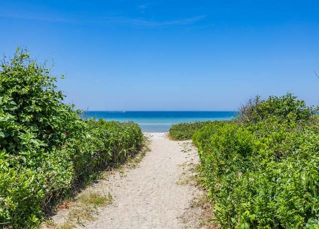 Property at 79 Clowes Dr, Falmouth, MA 02540, 4 beds, 3.5 baths