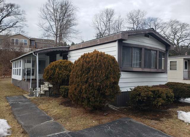 Property at 23 Victoria Ln, Marlborough, MA 01752, 2 beds, 1.5 baths