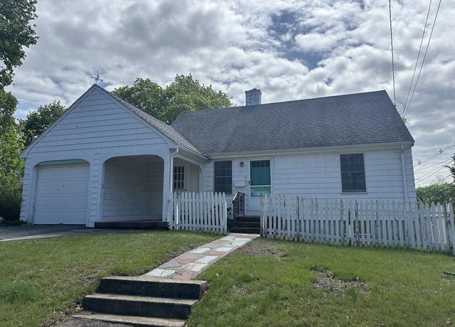 Property at 5 Chase Rd, Waltham, MA 02452, 3 beds, 1 bath