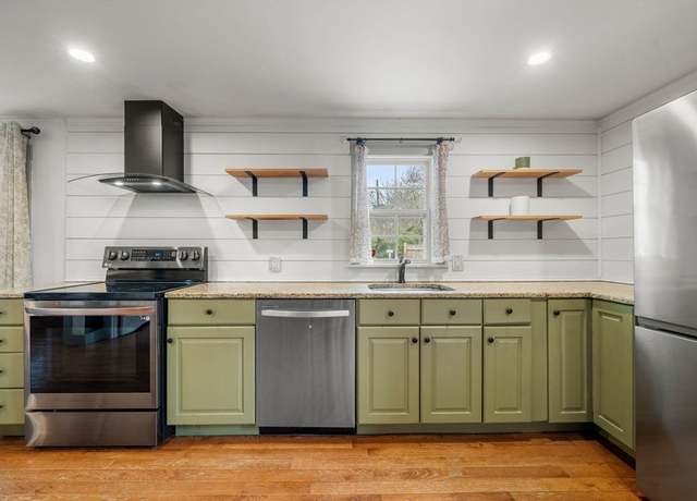 Property at 18 Race Rd, Yarmouth, MA 02673, 2 beds, 1 bath