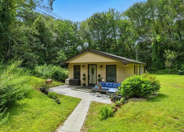 Property at 68 Stagecoach Rd, West Brookfield, MA 01585, 2 beds, 1 bath