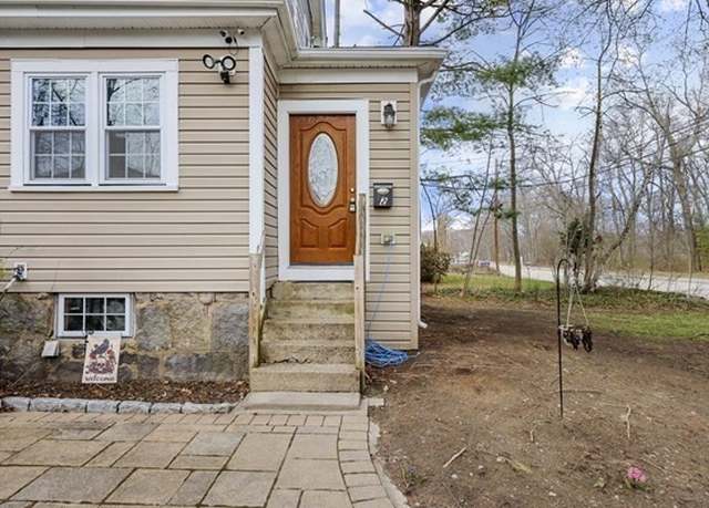 Property at 166 Town St #2, Braintree, MA 02184, 2 beds, 1.5 baths