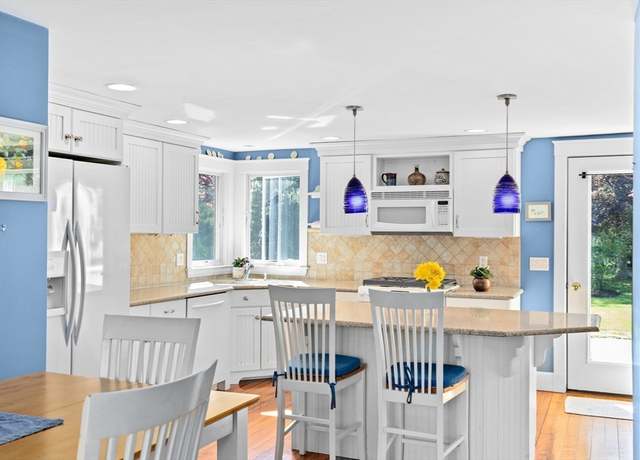 Property at 13 Converse Rd, Marion, MA 02738, 2 beds, 1.5 baths