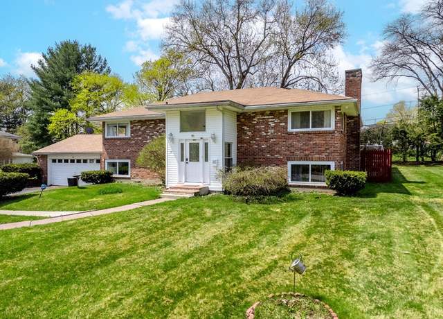 Property at 18 Ellis Dr, Worcester, MA 01609, 4 beds, 2.5 baths