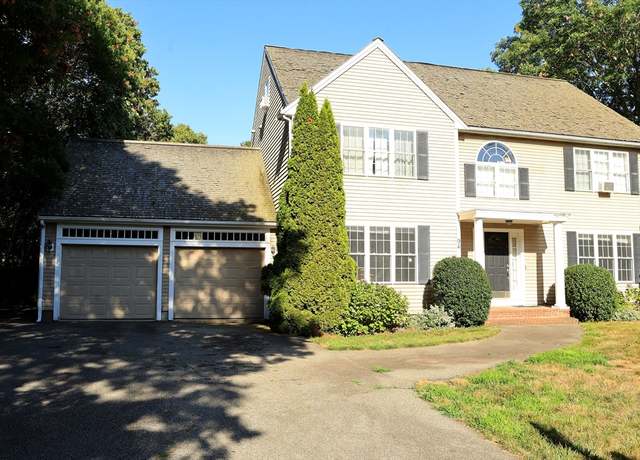 Property at 94 Thornberry Cir, Mashpee, MA 02649, 3 beds, 2.5 baths