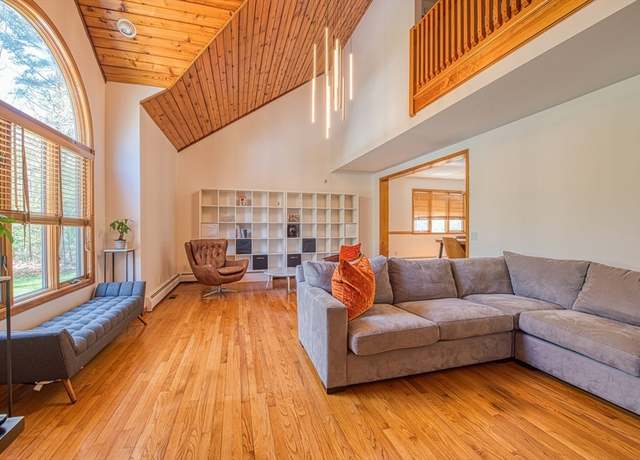 Property at 70 Davis St, Seekonk, MA 02771, 4 beds, 3.5 baths