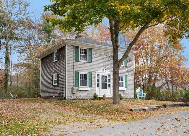 Property at 11 Captains Ln, Mattapoisett, MA 02739, 2 beds, 1.5 baths
