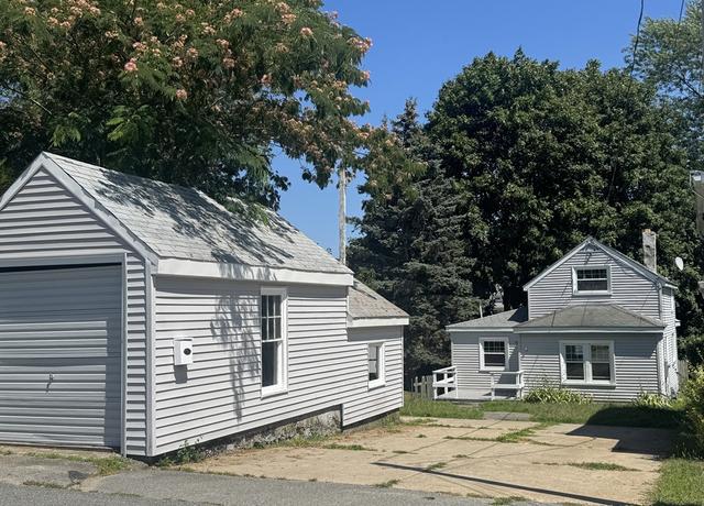 Property at 40 Clancy St, Swansea, MA 02777, 3 beds, 1.5 baths