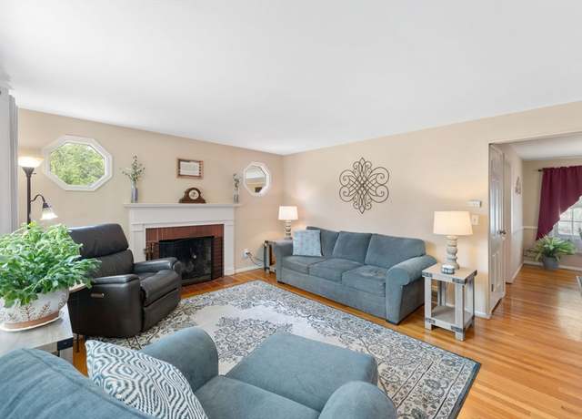 Property at 1 Woodhaven Dr, Cumberland, RI 02864, 3 beds, 1.5 baths