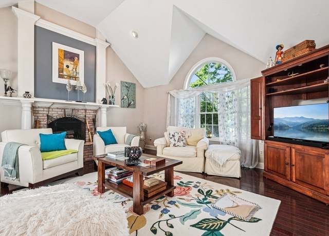 Property at 37 Nachaomet Rd, Lakeville, MA 02347, 4 beds, 3.5 baths