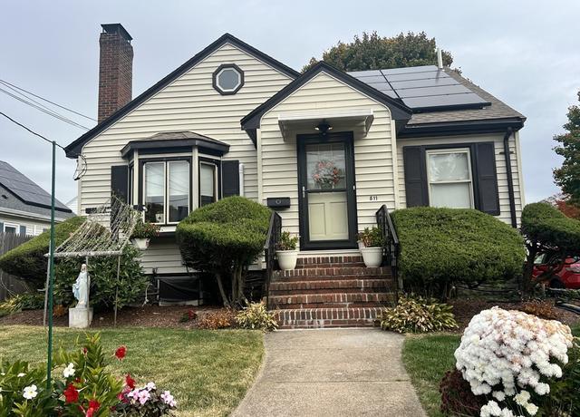Property at 811 Lynnfield St, Lynn, MA 01904, 5 beds, 3 baths