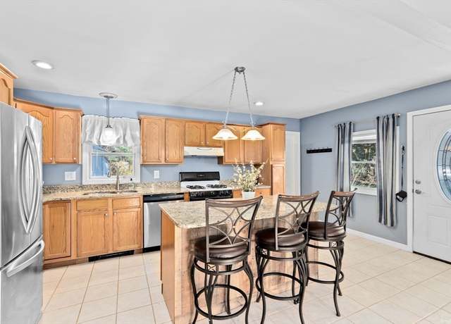 Property at 973 Point Rd, Marion, MA 02738, 2 beds, 1 bath