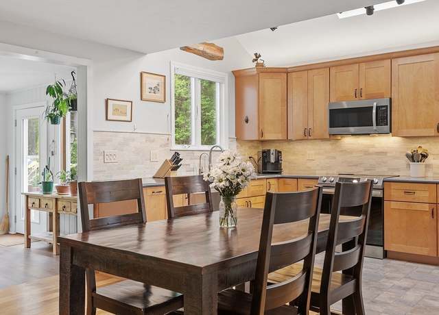 Property at 17 Lantern Ln, Leominster, MA 01453, 3 beds, 1.5 baths