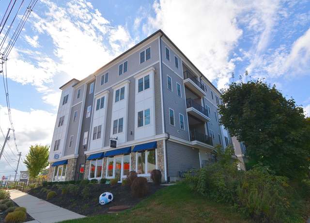 Property at 70 E Central St #402, Franklin, MA 02038, 3 beds, 2 baths