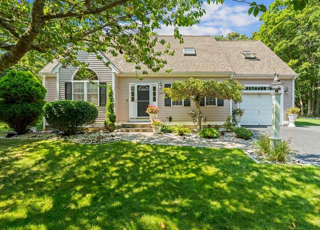 Property at 306 Trotting Park Rd, Falmouth, MA 02536, 3 beds, 2 baths