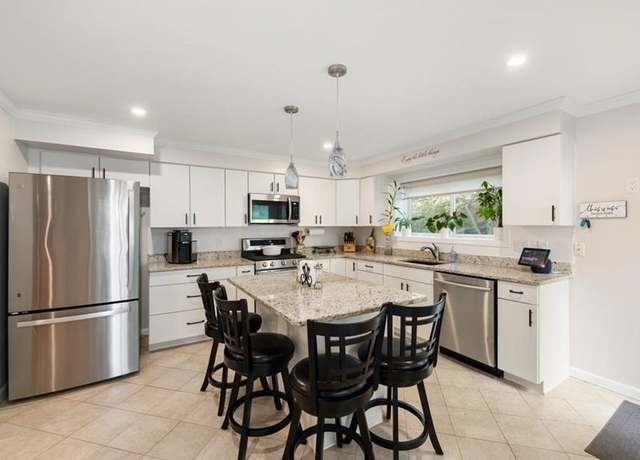 Property at 16 Whalers #16, Salem, MA 01970, 2 beds, 2.5 baths