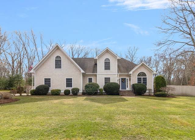 Property at 1 Minuteman Ln, Swansea, MA 02777, 4 beds, 2.5 baths