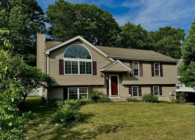 Property at 62 Moreland Green Dr, Worcester, MA 01609, 3 beds, 1.5 baths
