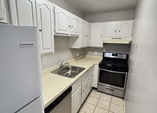 Property at 22 Kenmar Dr #194, Billerica, MA 01821, 1 bed, 1 bath
