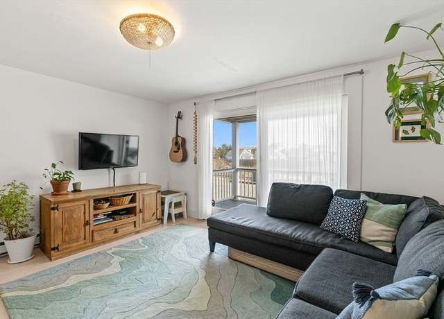 Property at 945 Commercial St Unit 2B, Provincetown, MA 02657, 2 beds, 1 bath