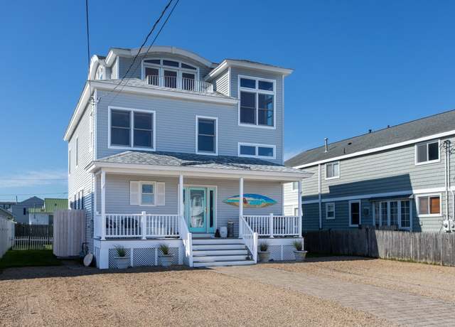 Property at 13 11th St W, Salisbury, MA 01952, 4 beds, 2.5 baths