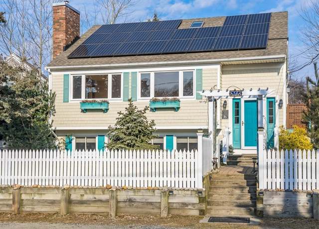 Property at 16 Off Conwell St, Provincetown, MA 02657, 2 beds, 2 baths