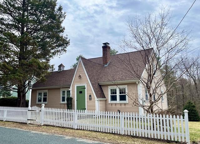 Property at 293 N Sturbridge Rd, Charlton, MA 01507, 3 beds, 1 bath