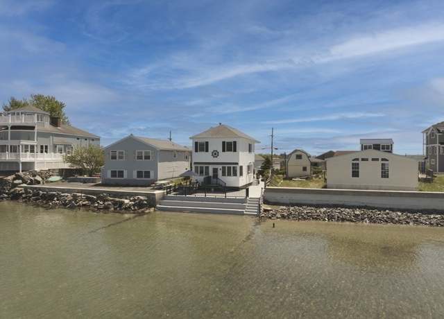 Property at 18 River St, Seabrook, NH 03874, 4 beds, 1.5 baths