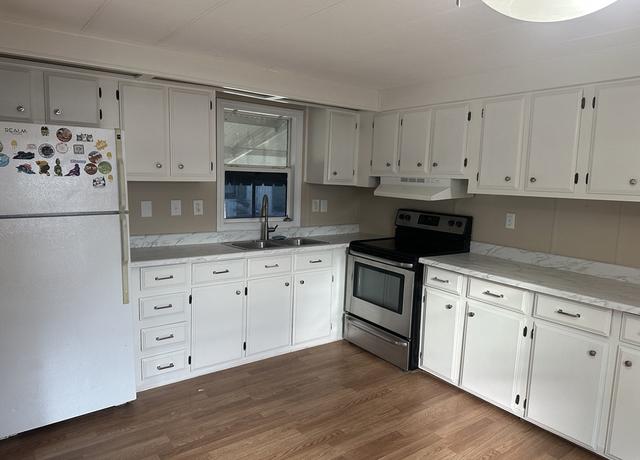 Property at 100 Phelps St #22, Marlborough, MA 01752, 3 beds, 1 bath