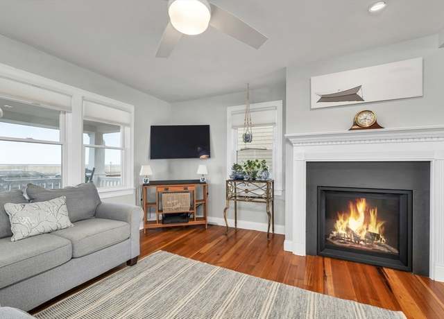 Property at 713 Ocean Blvd, Hampton, NH 03842, 3 beds, 1.5 baths