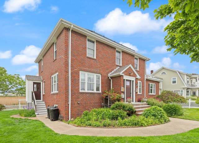 Property at 141-143 Western Ave, Gloucester, MA 01930, 6 beds, 3 baths