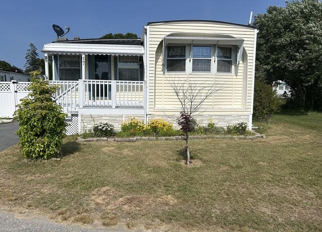 Property at 17 Lydia Dr, Plymouth, MA 02360, 2 beds, 2 baths