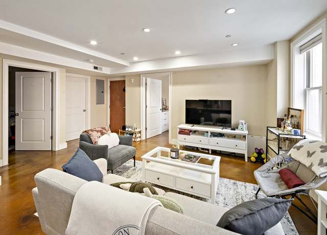 Property at 64-66 Salem St Unit 3F, Boston, MA 02113, 2 beds, 1 bath