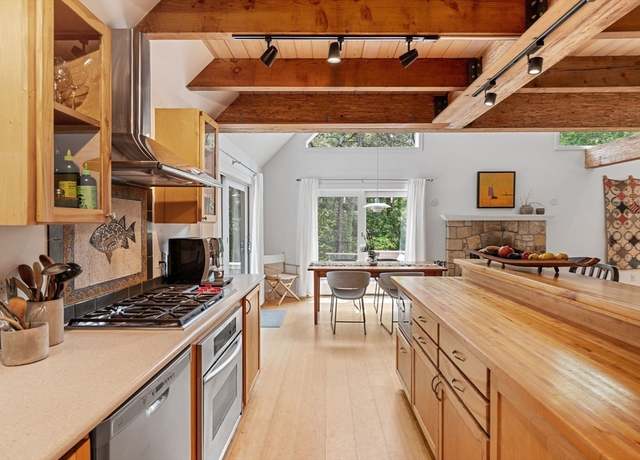 Property at 130 Daniels Dr, Wellfleet, MA 02667, 3 beds, 3.5 baths