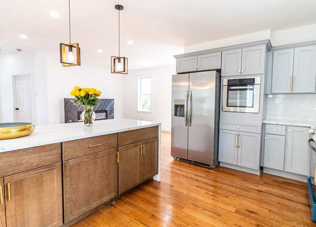 Property at 823 Broadway, Everett, MA 02149, 5 beds, 4.5 baths
