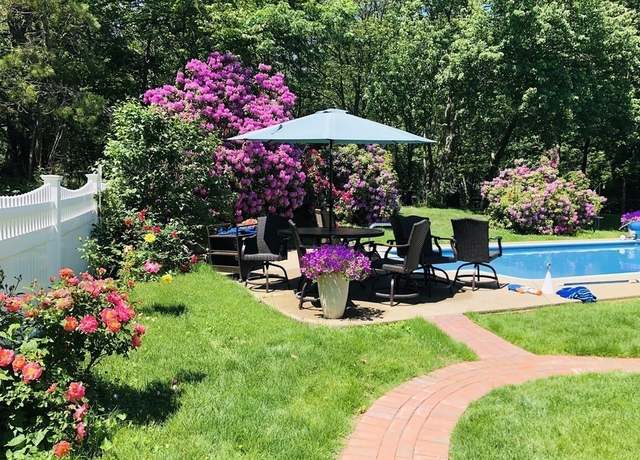 Property at 5 Lauren Ln, Foxboro, MA 02035, 4 beds, 2.5 baths