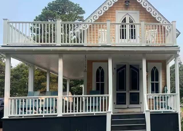 Property at 9 Brunswick Ave, Oak Bluffs, MA 02557, 3 beds, 1 bath