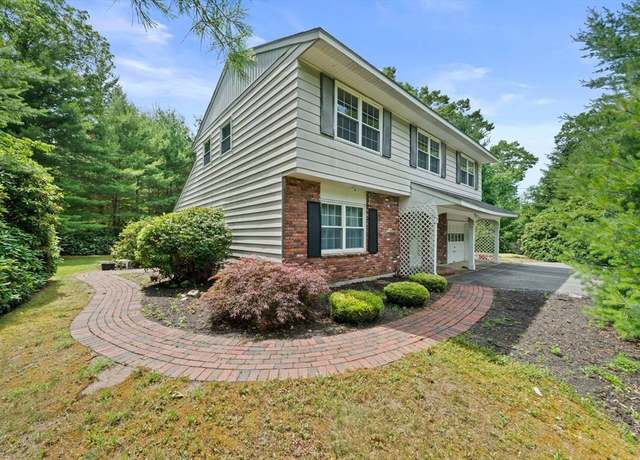 Property at 71 Candlewick Close, Duxbury, MA 02332, 4 beds, 1.5 baths