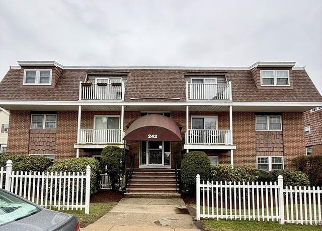 Property at 242 Mount Vernon St #5, Lawrence, MA 01843, 2 beds, 1 bath