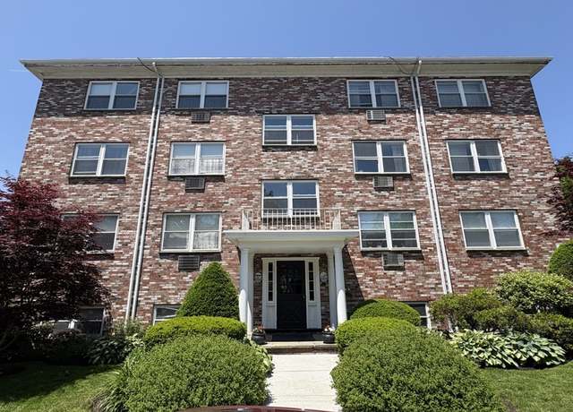 Property at 59 Prospect St Unit B-2, Marblehead, MA 01945, 2 beds, 1 bath