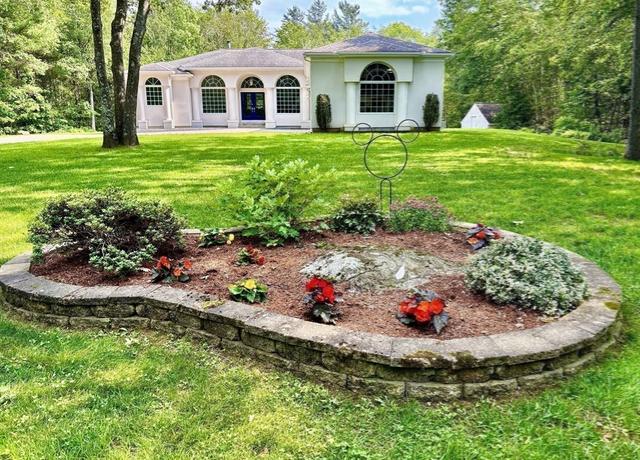 Property at 716 Woodland Way, Russell, MA 01071, 3 beds, 2.5 baths