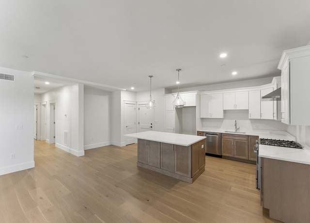 Property at 134 Court St #2, Plymouth, MA 02360, 2 beds, 2 baths