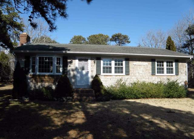 Property at 37 Knoll Dr, Edgartown, MA 02539, 3 beds, 2 baths